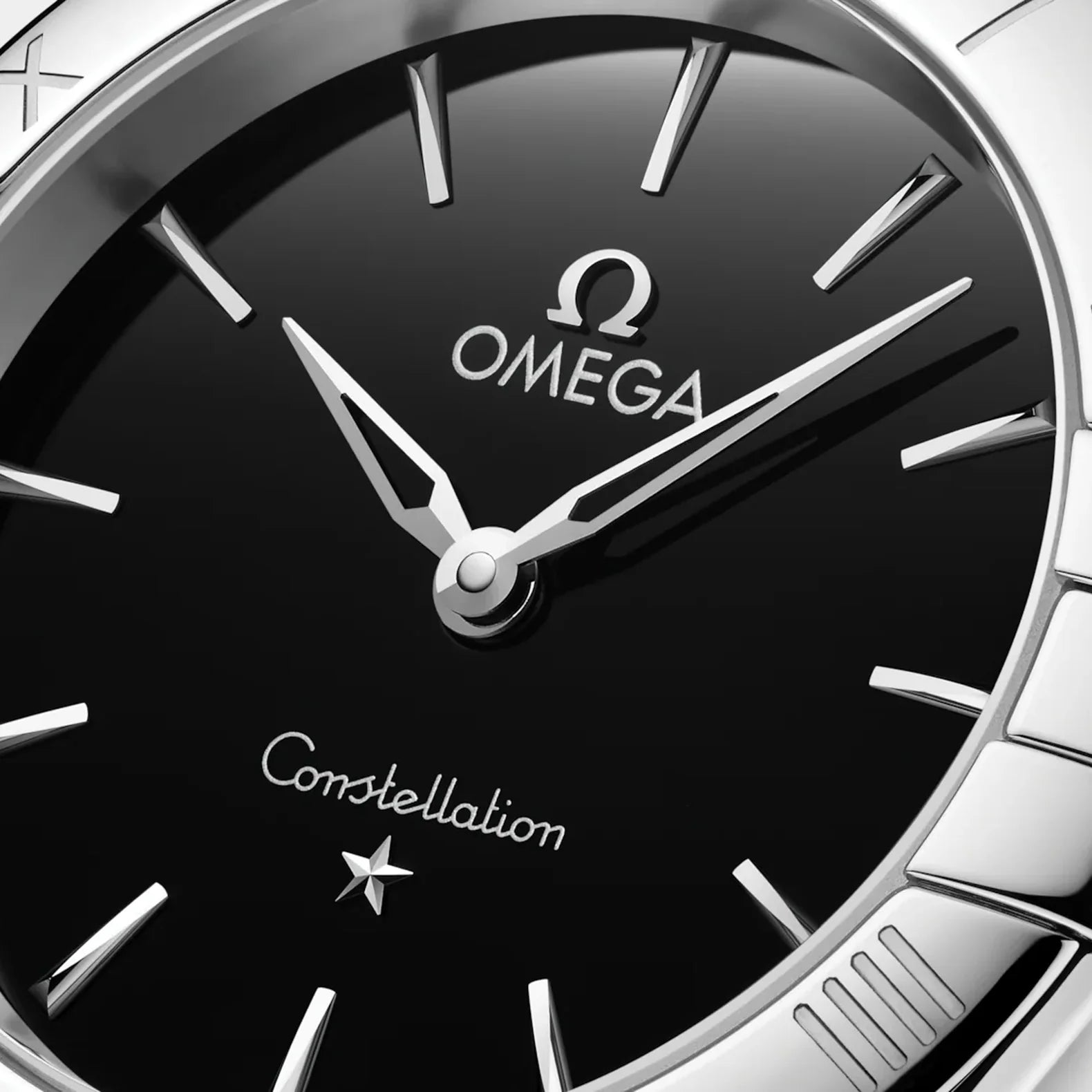 Constellation 28mm - Black Dial on Bracelet