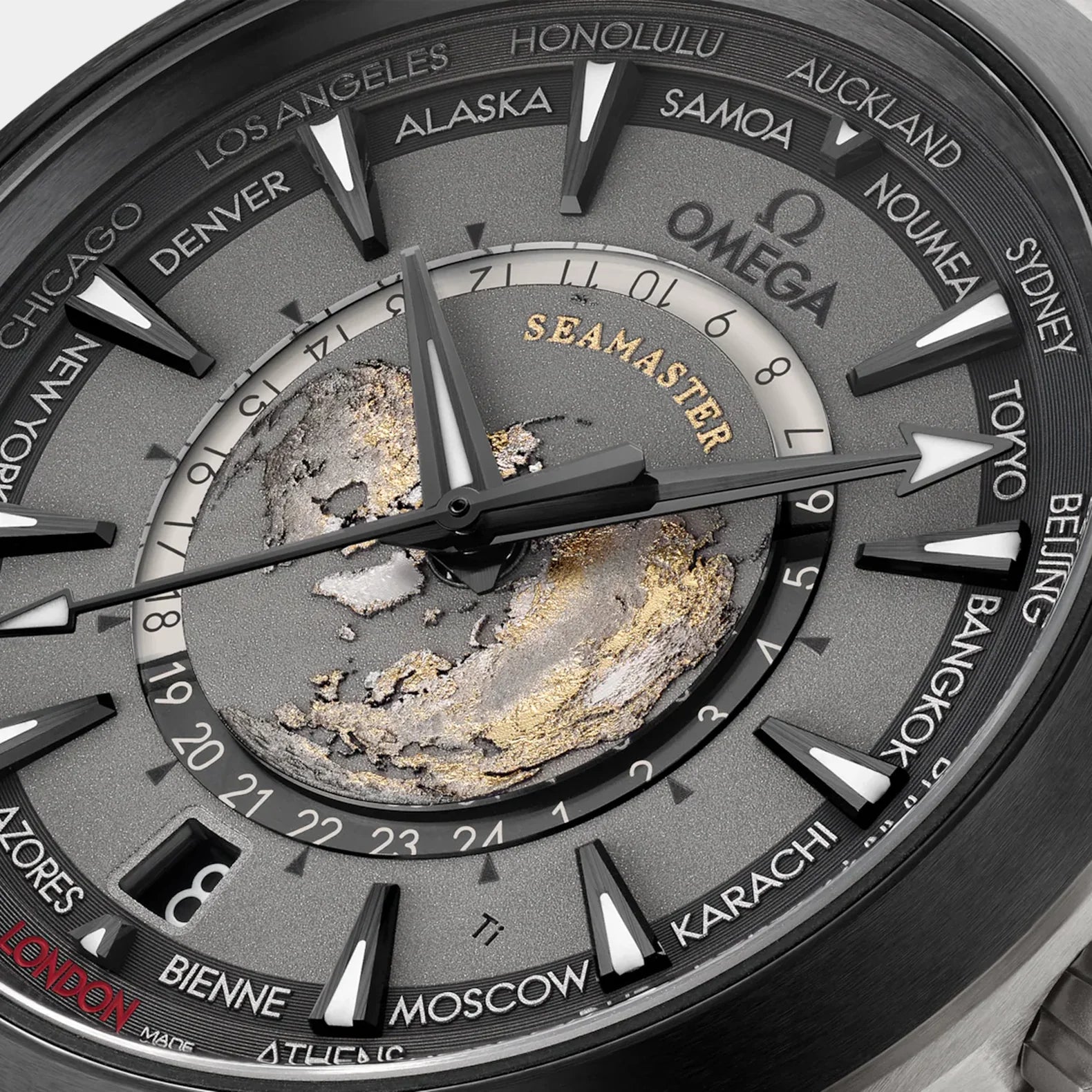 Seamaster Aqua Terra Worldtimer Titanium 43mm - Grey Dial on Rubber Strap