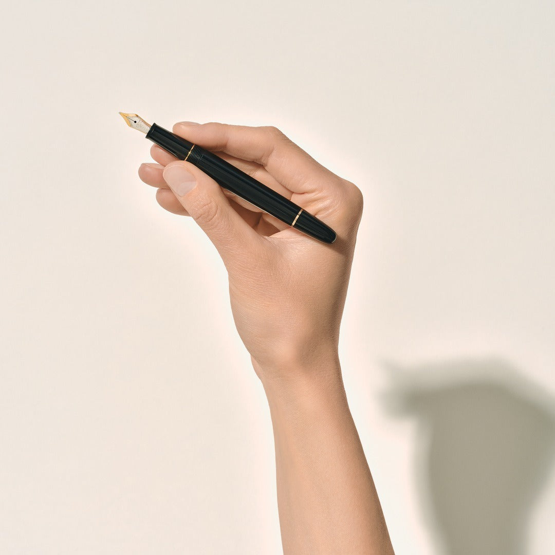 Meisterstück Gold-Coated Classique Fountain Pen (M)