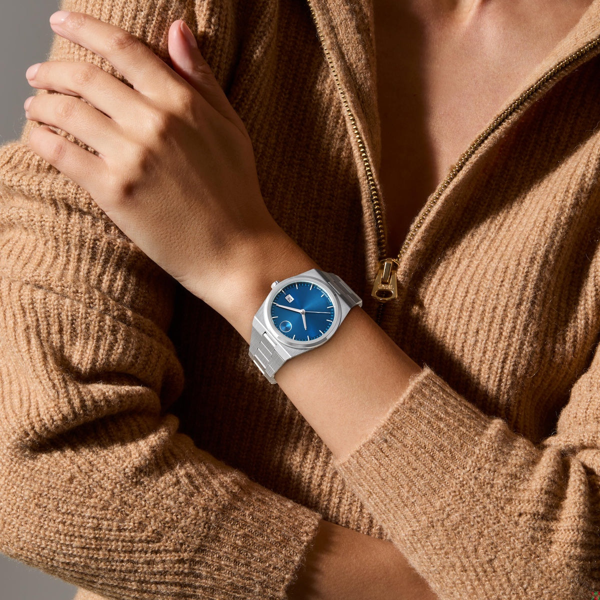 BOLD Quest 40 mm - Blue Dial on Bracelet