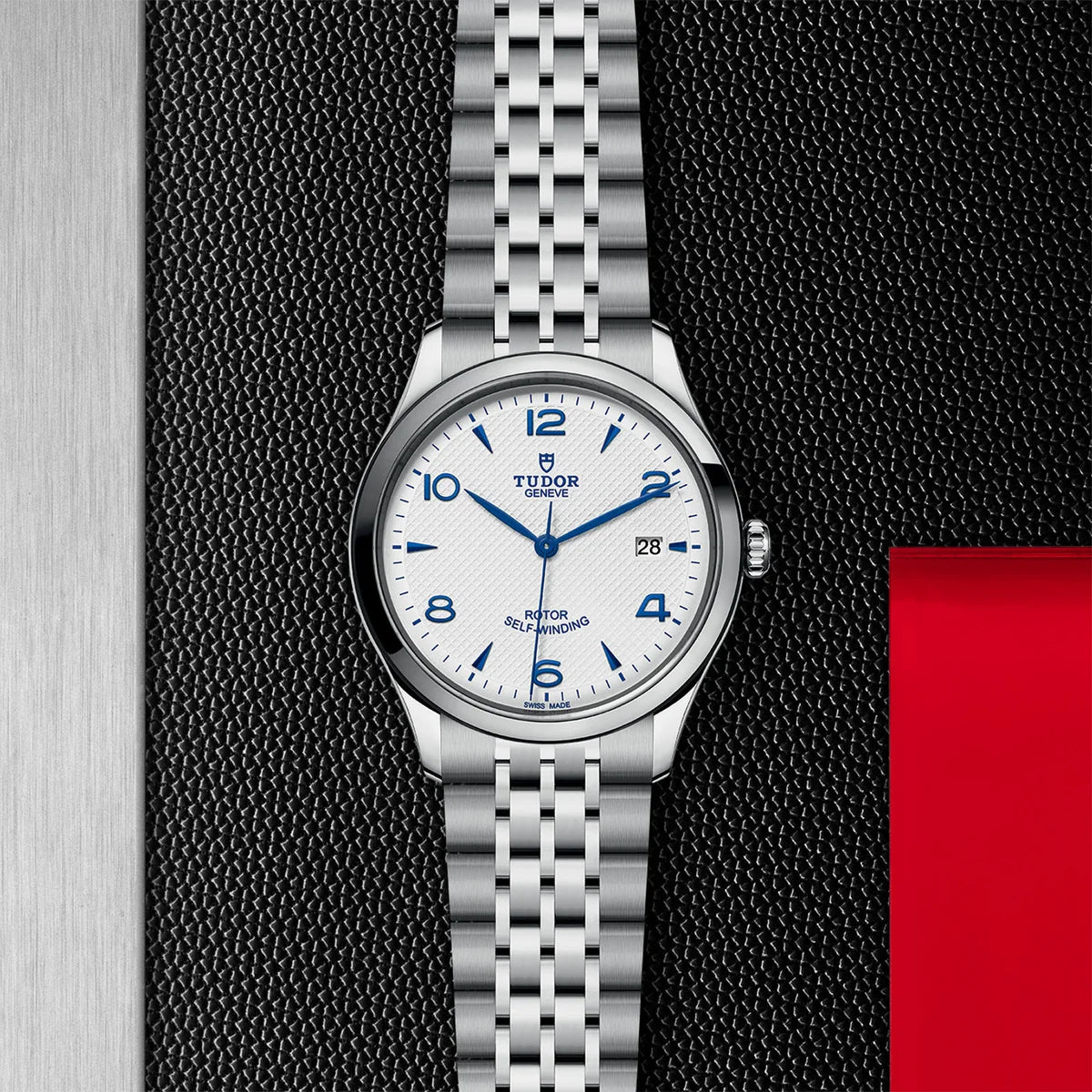 1926 39mm - Opaline Dial on Bracelet