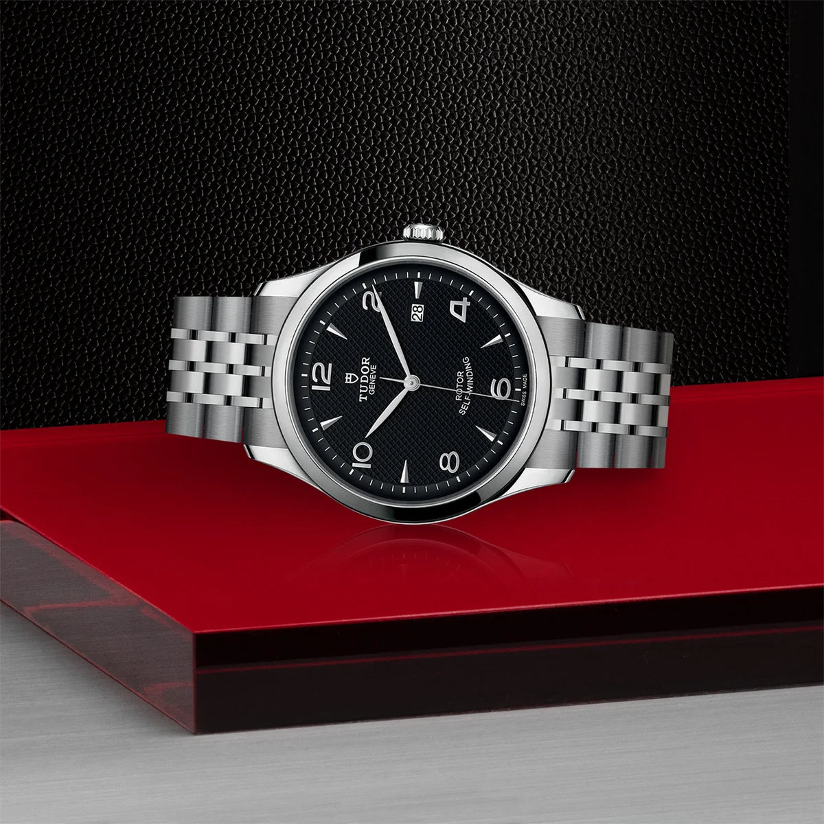 1926 41mm - Black Dial on Bracelet