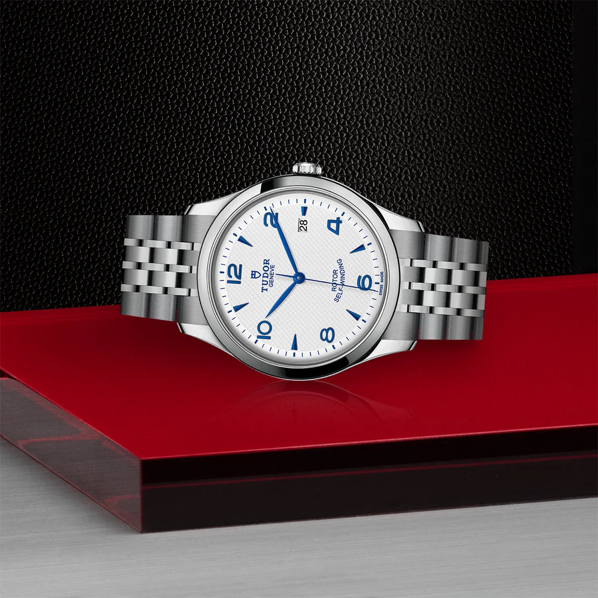 1926 41mm - Opaline Dial on Bracelet