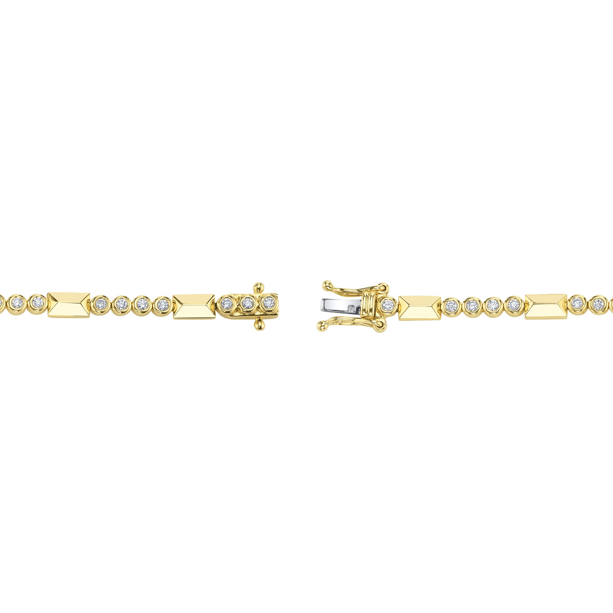 Yellow gold geo cut diamond tennis bracelet, closeup of clasp