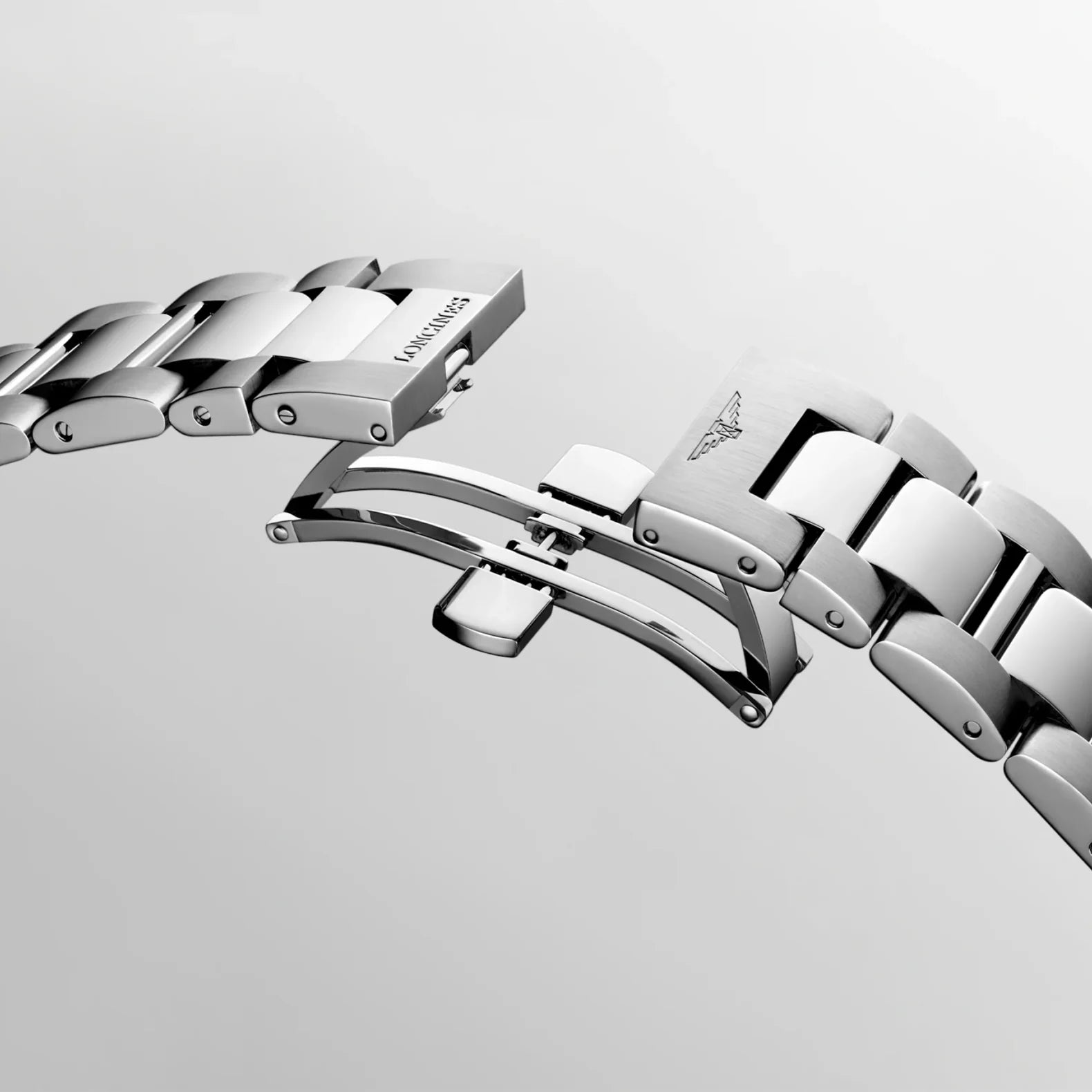 Conquest 41mm - Sunray Silver Dial on Bracelet