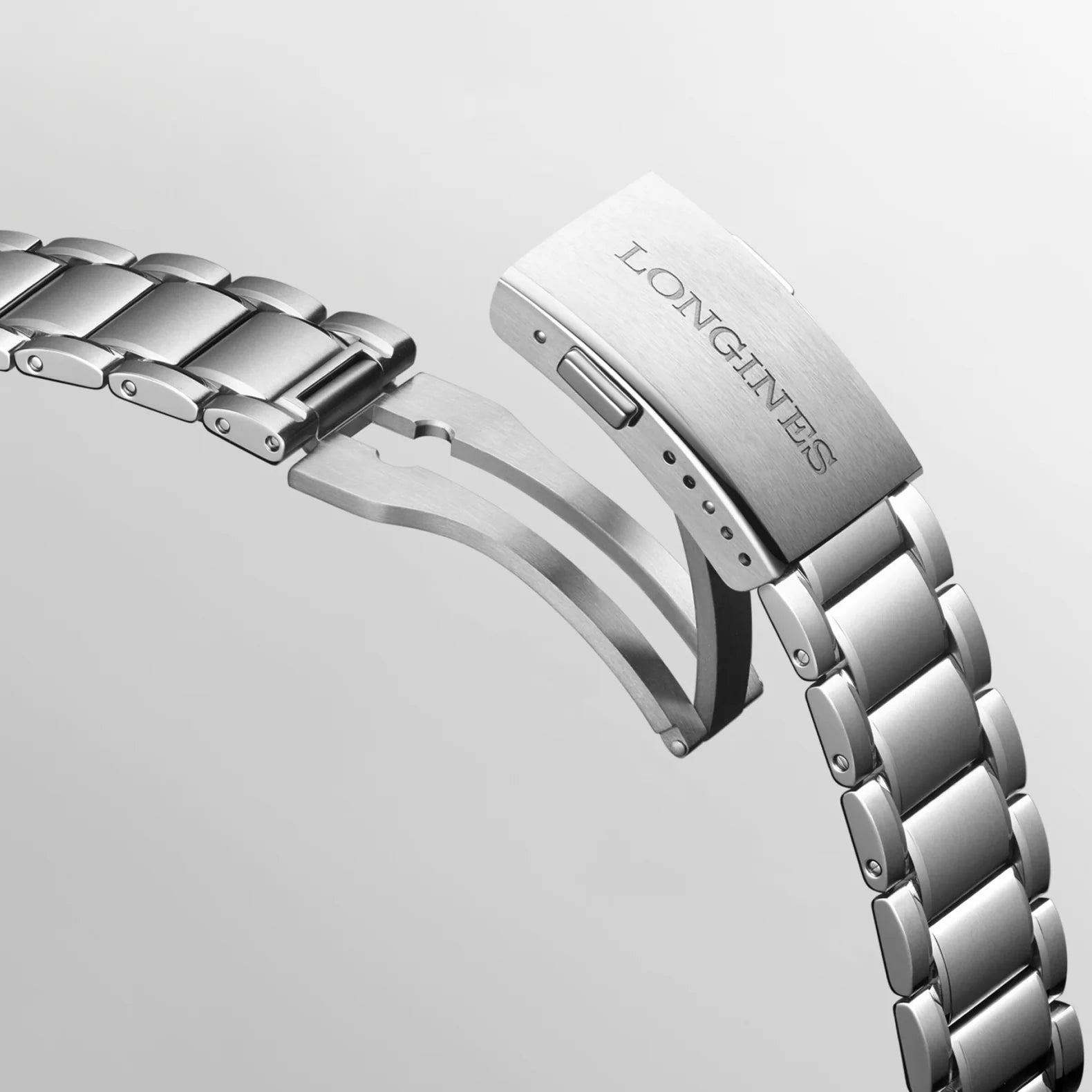 Spirit Zulu Time 39mm - Black Dial Blue Bezel on Bracelet