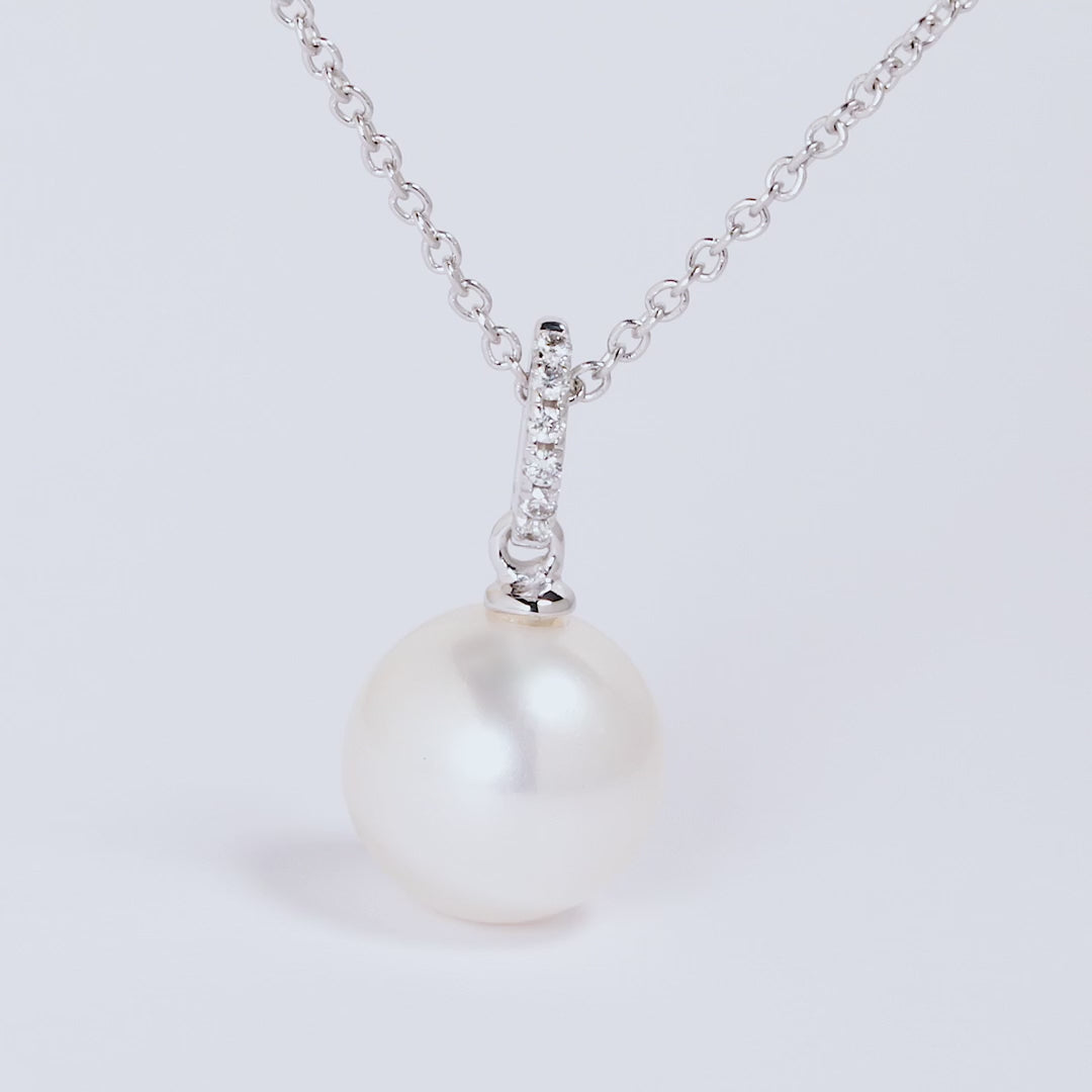 White gold cable chain necklace with pearl pendant featuring diamond accents, 360 spin