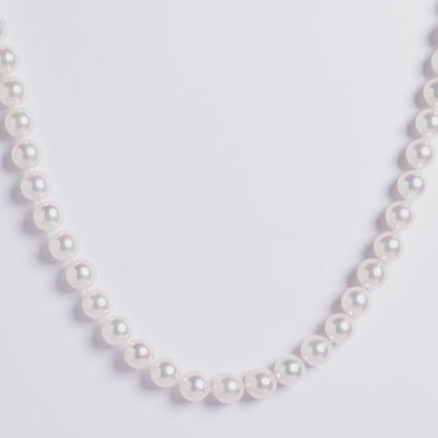 White pearl strand necklace, 360 spin view