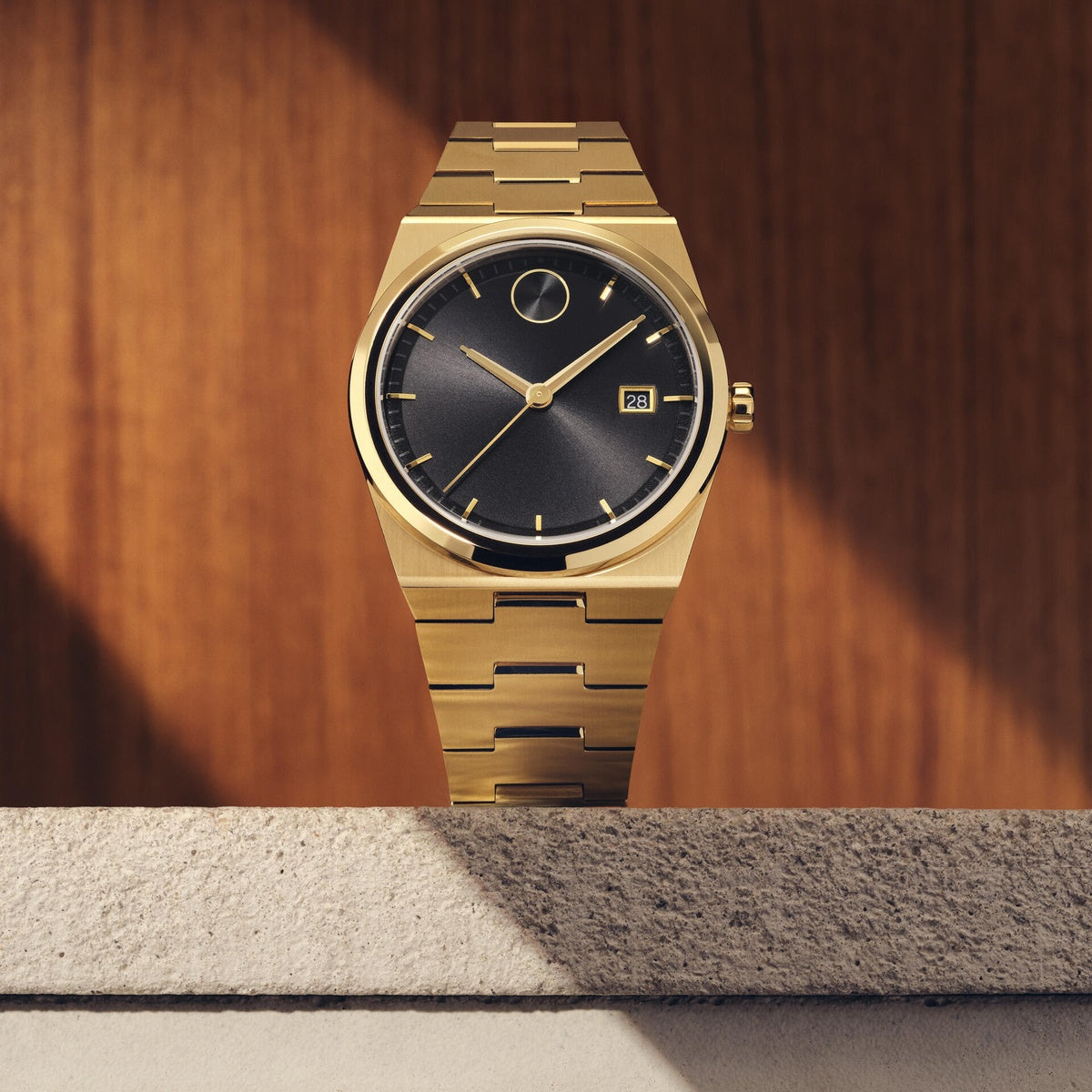 Movado | BOLD Quest 40 mm Gold - Black Dial on Bracelet