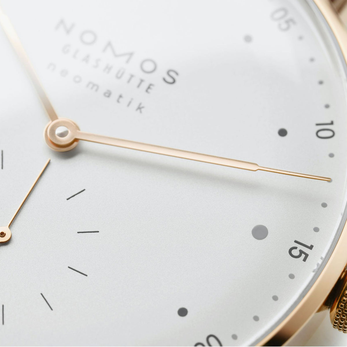 Metro Rose Gold neomatik 39 18K Rose Gold Watch