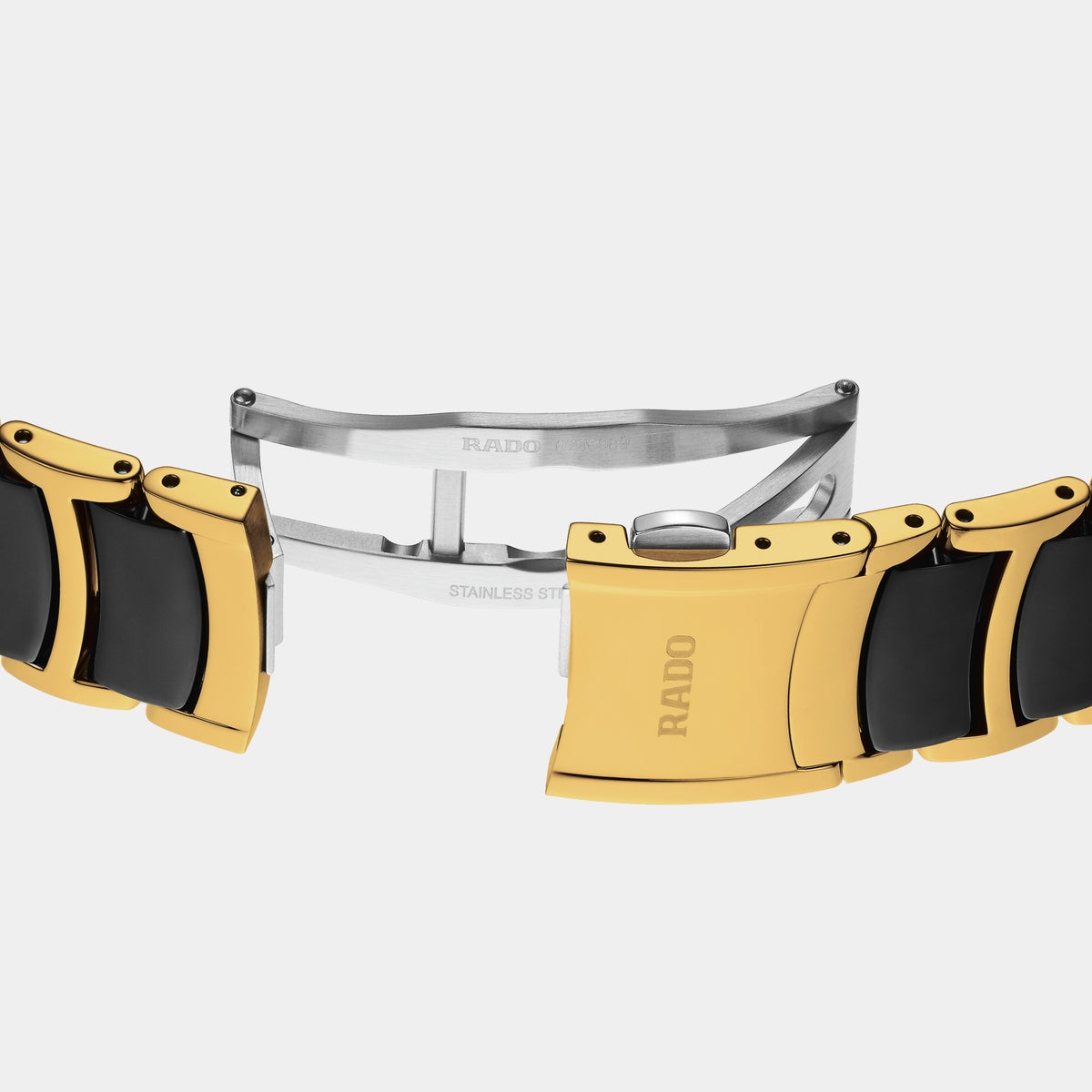 Centrix Quartz 39.5mm - Black Dial on Bracelet