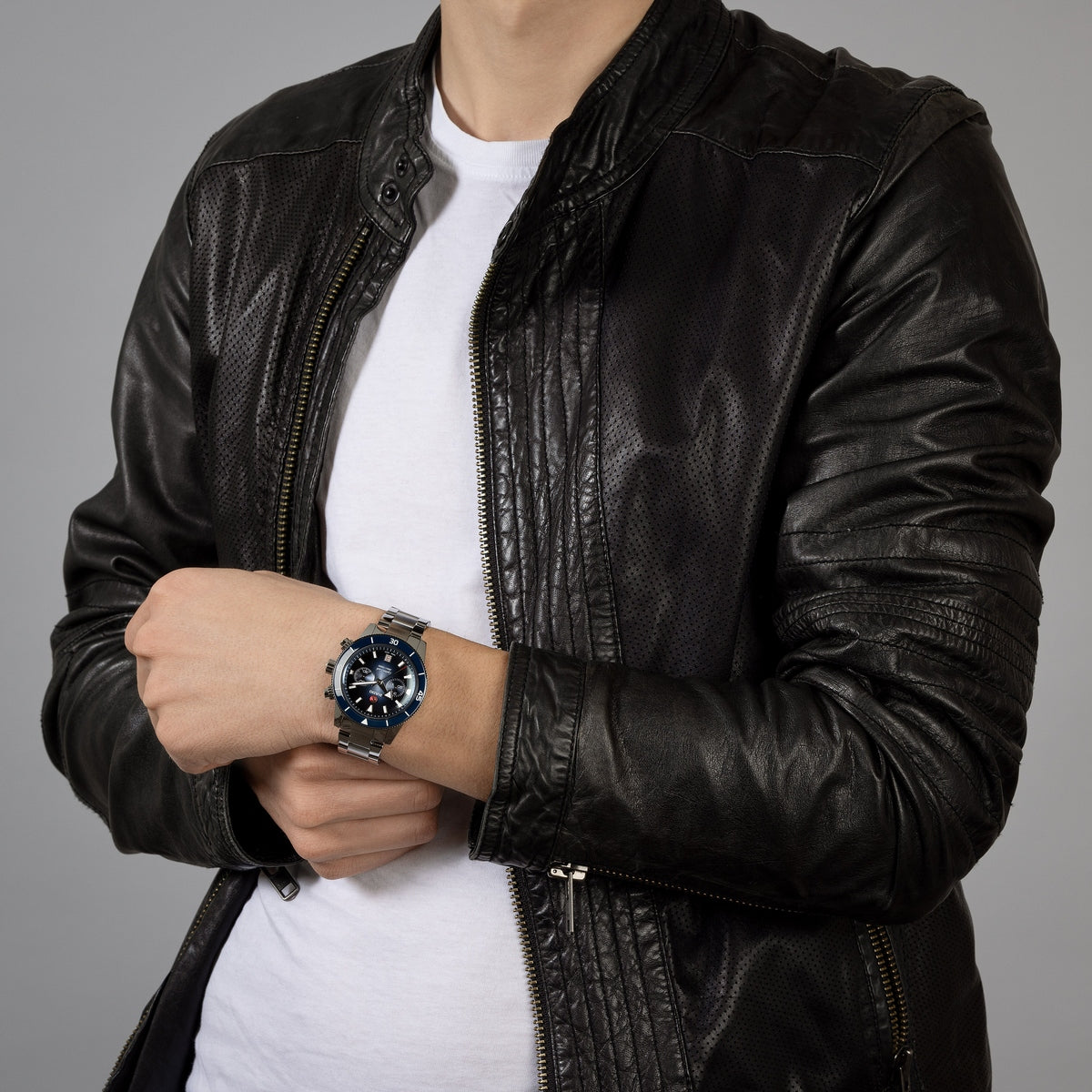 Captain Cook Chronograph 43 mm - Blue Gradient Dial on Bracelet