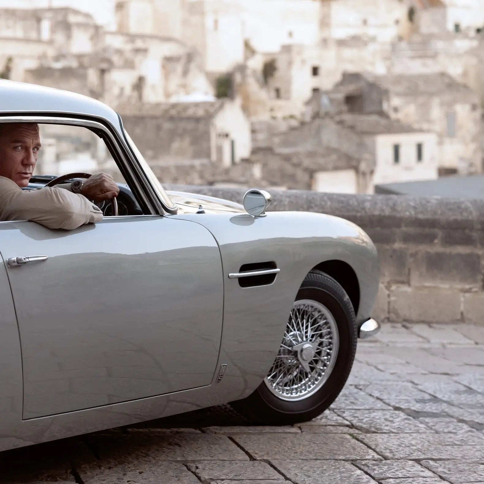 Seamaster Diver 300M - 007 Edition Brown Dial on Mesh Bracelet