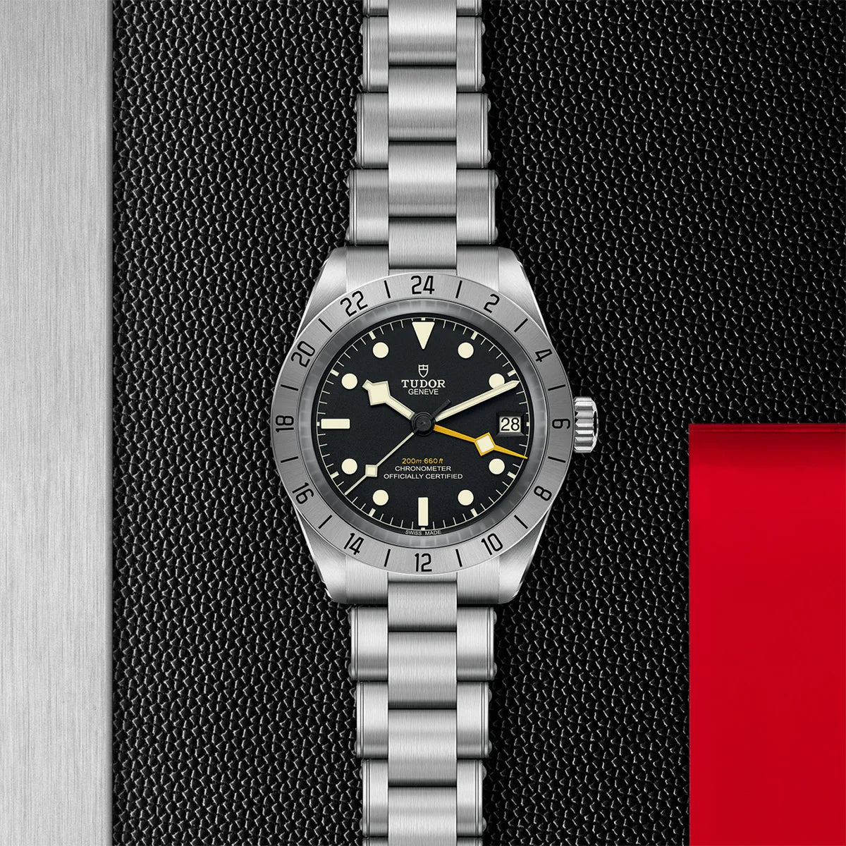 Black Bay Pro 39mm - Black Dial on 3-Link Bracelet