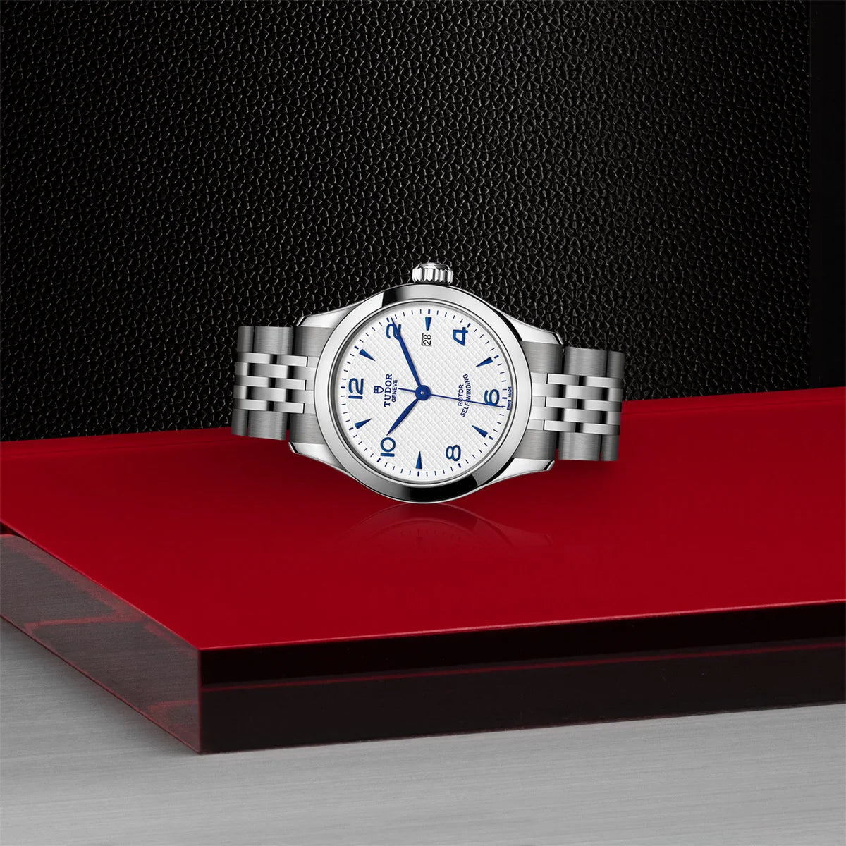 1926 28mm - Opaline Dial on Bracelet