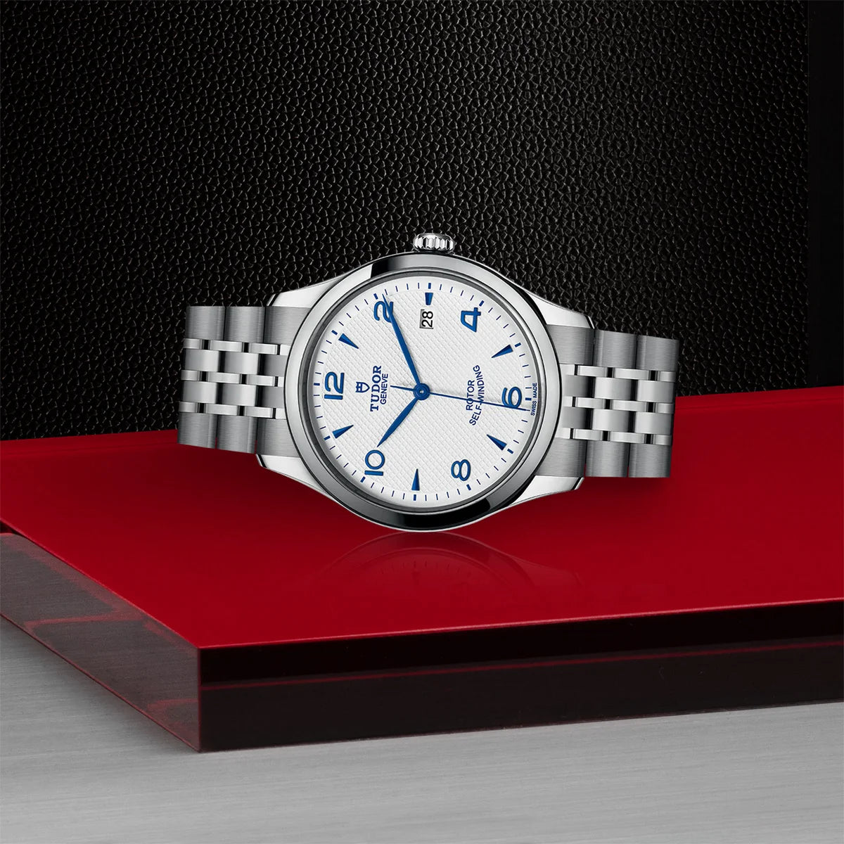1926 39mm - Opaline Dial on Bracelet