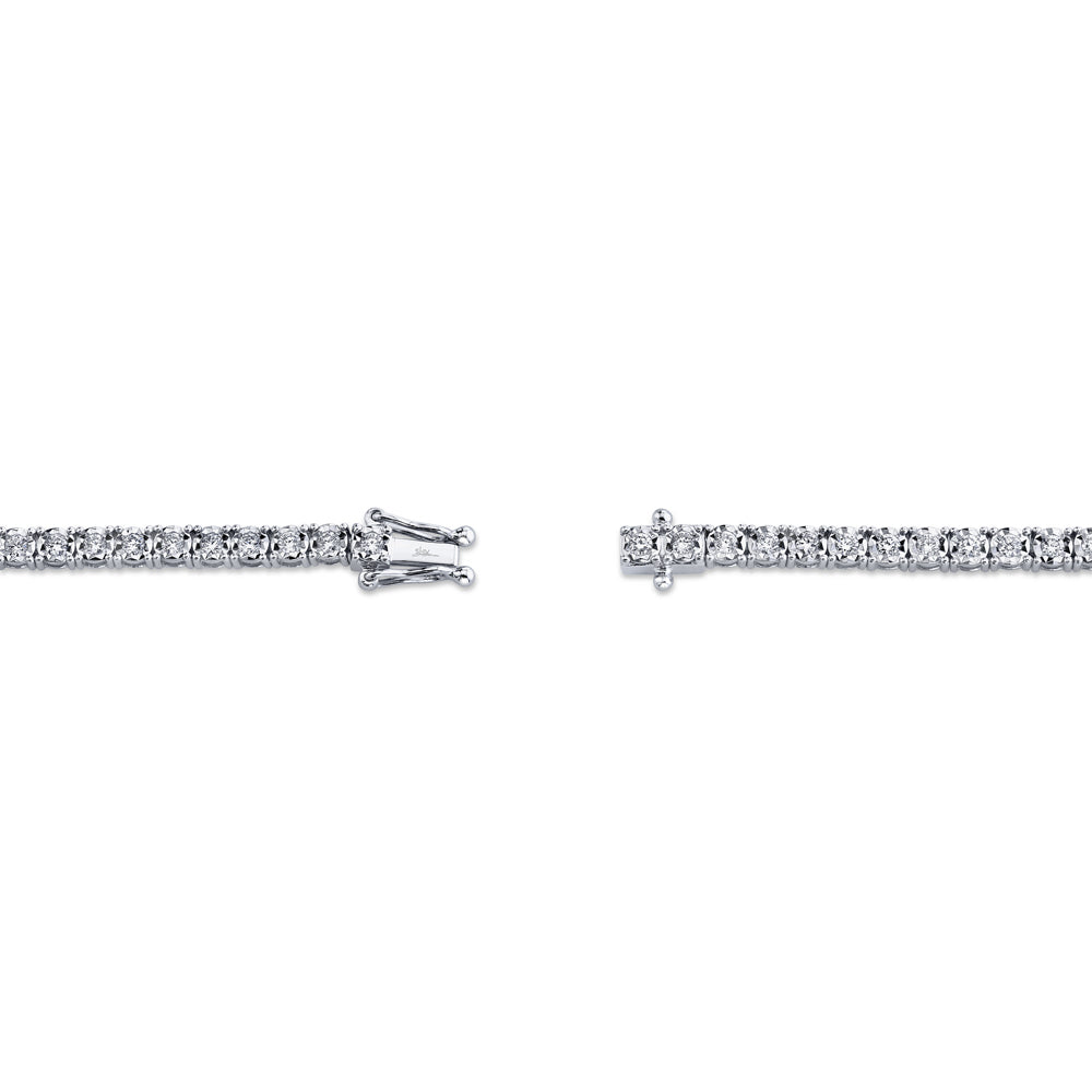 White gold diamond tennis bracelet, clasp view